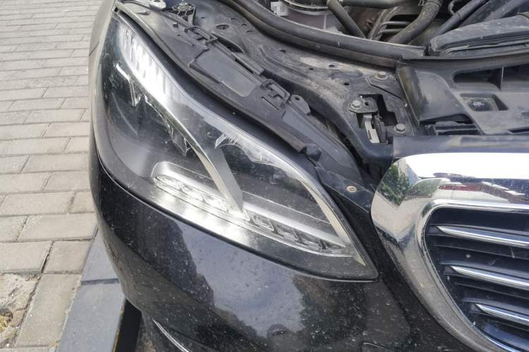 Used Mercedes-Benz E-Class 2015 Revised E 260 L Engine Bay Right