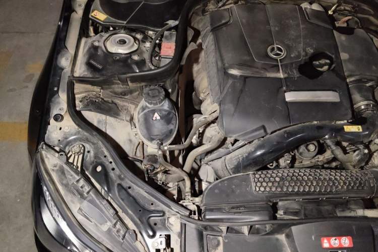 Used Mercedes-Benz E-Class 2015 Facelift E 200 L Engine Bay Right