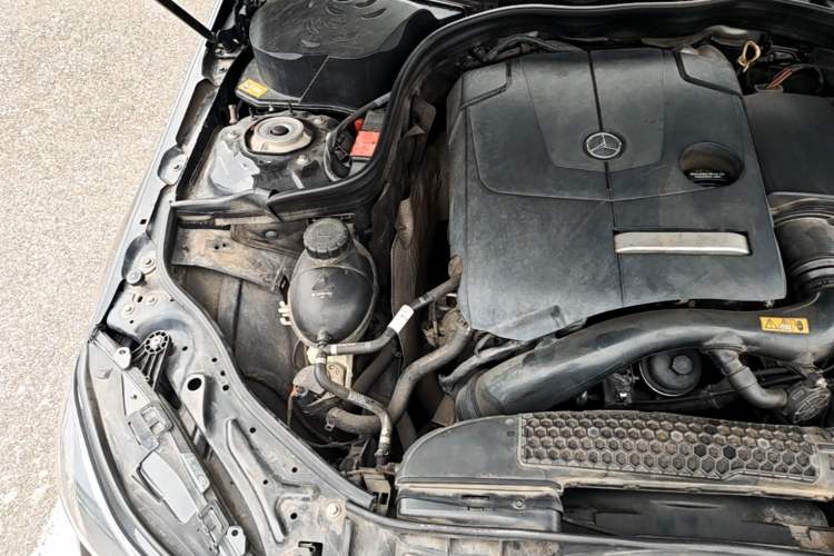 Used Mercedes-Benz E-Class 2015 E 260 L Sport Edition Engine Bay Right