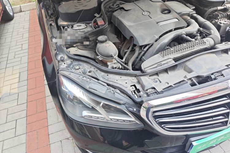 Used Mercedes-Benz E-Class 2015 Facelift E 200 L Engine Bay Right