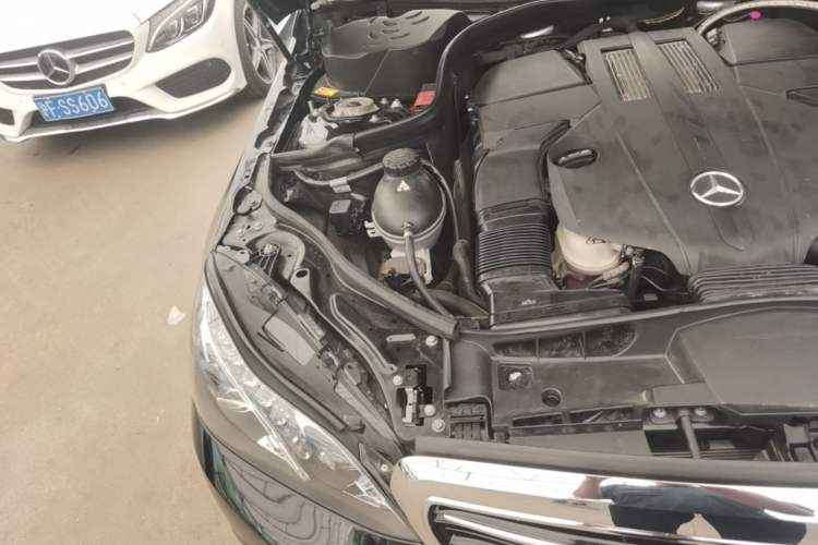 Used Mercedes-Benz E-Class 2015 E 320 L Luxury 4MATIC Engine Bay Right
