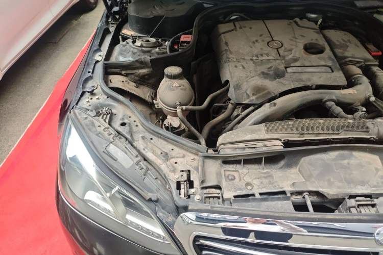Used Mercedes-Benz E-Class 2015 E 200 L Engine Bay Right
