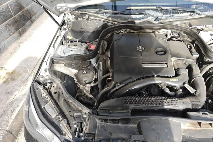 Used Mercedes-Benz E-Class 2015 Revised E 260 L Engine Bay Right
