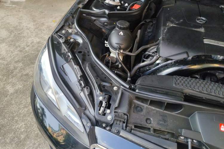 Used Mercedes-Benz E-Class 2015 E 200 L Sport Edition Engine Bay Right