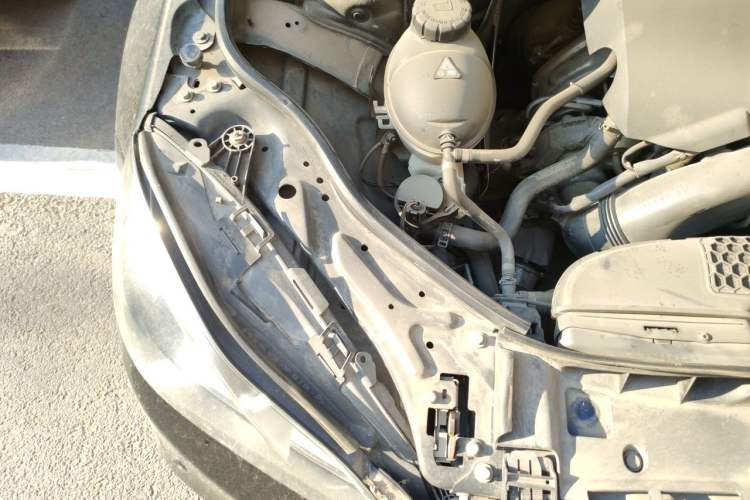 Used Mercedes-Benz E-Class 2015 E 260 L Sport Edition Engine Bay Right