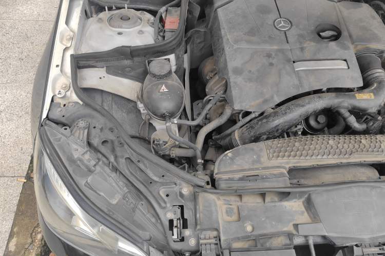 Used Mercedes-Benz E-Class 2015 E 200 L Engine Bay Right
