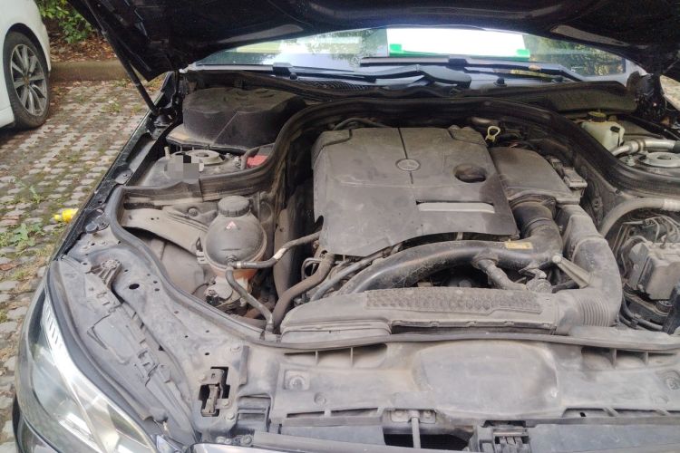 Used Mercedes-Benz E-Class 2015 E 260 L Sport & Fashion Model Engine Bay Right