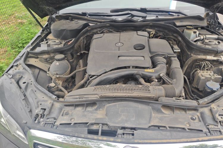 Used Mercedes-Benz E-Class 2015 Facelift E 200 L Engine Bay Right