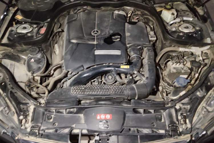 Used Mercedes-Benz E-Class 2015 Facelift E 200 L Engine Bay