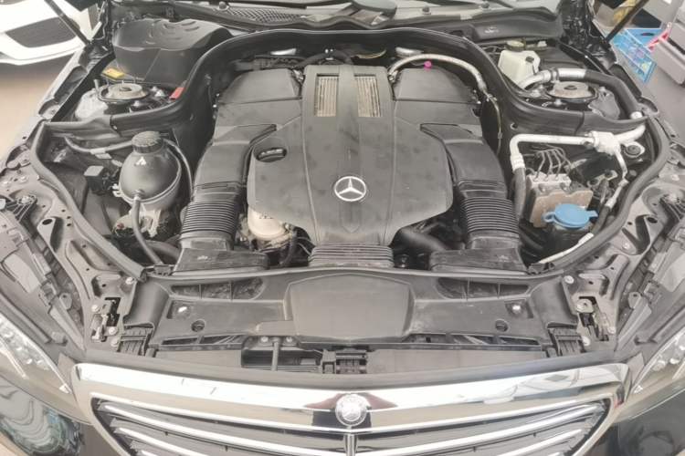 Used Mercedes-Benz E-Class 2015 E 320 L Luxury 4MATIC Engine Bay