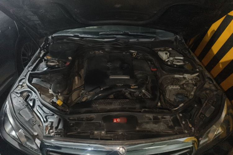 Used Mercedes-Benz E-Class 2015 E 200 L Engine Bay
