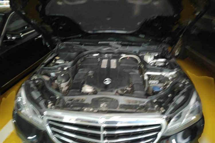 Used Mercedes-Benz E-Class 2015 E 320 L Engine Bay