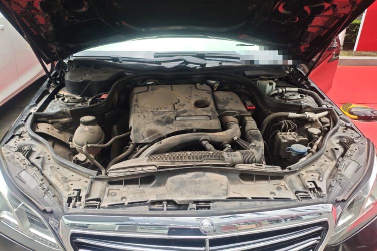 Used Mercedes-Benz E-Class 2015 E 200 L Engine Bay