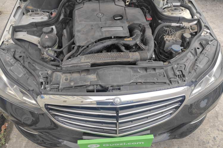 Used Mercedes-Benz E-Class 2015 E 200 L Engine Bay
