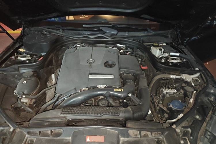Used Mercedes-Benz E-Class 2015 E 200 L Engine Bay