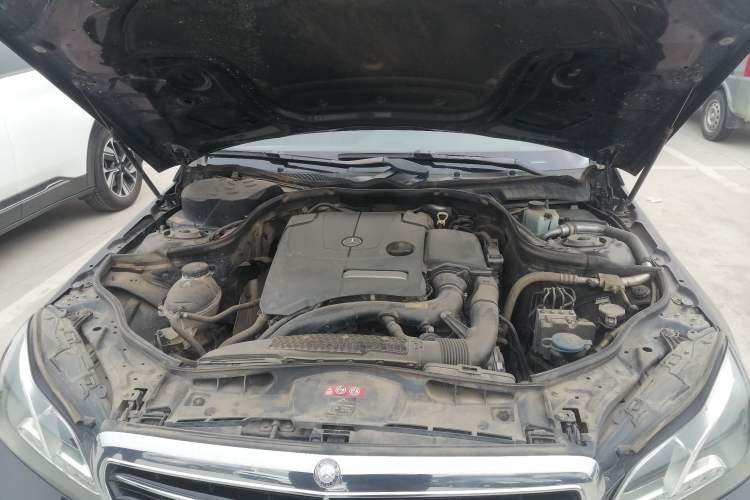Used Mercedes-Benz E-Class 2015 Facelift E 200 L Engine Bay