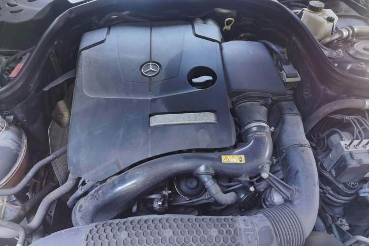 Used Mercedes-Benz E-Class 2015 Facelift E 200 L Engine Bay
