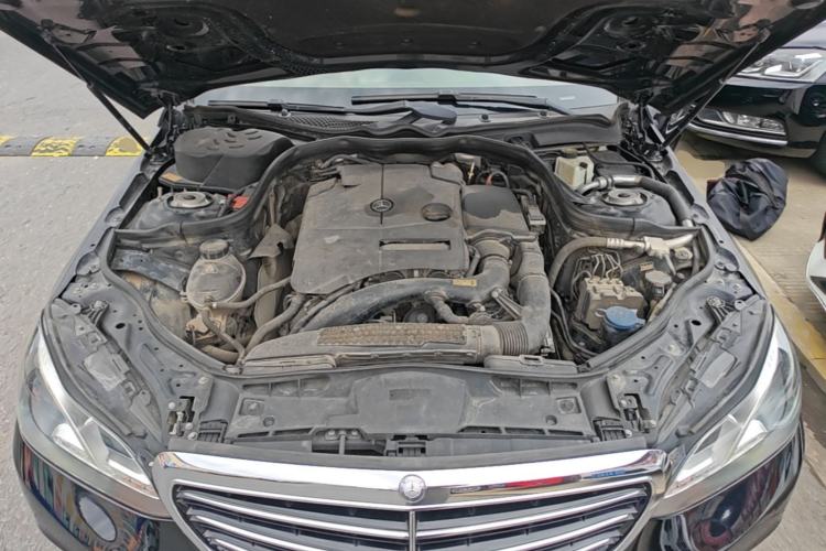 Used Mercedes-Benz E-Class 2015 Facelift E 200 L Engine Bay