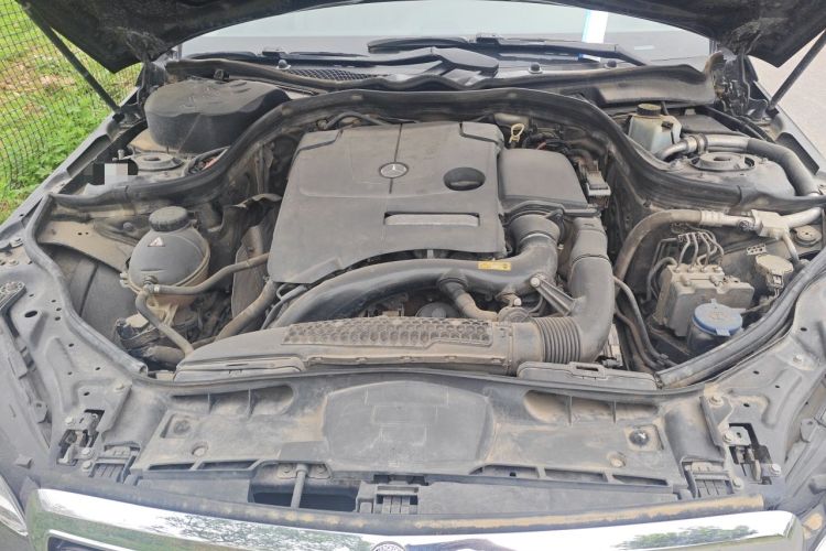Used Mercedes-Benz E-Class 2015 Facelift E 200 L Engine Bay