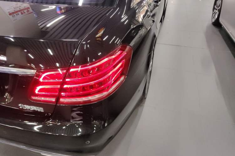 Used Mercedes-Benz E-Class 2015 Facelift E 200 L Sport Edition Exterior 3
