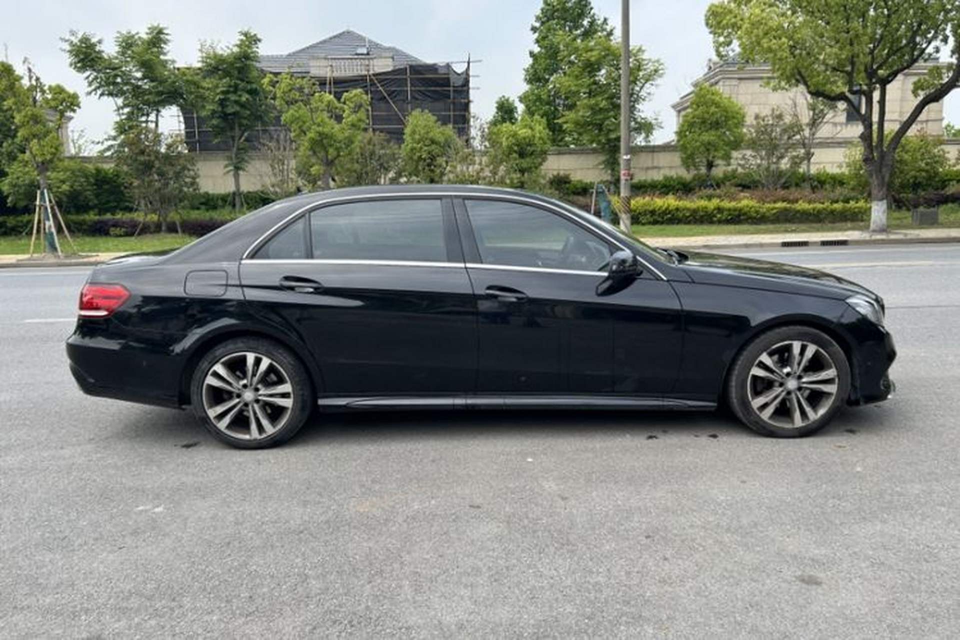 Used Mercedes-Benz E-Class 2015 Facelift E 200 L Sport Edition Exterior 3