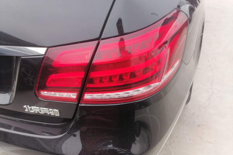 Used Mercedes-Benz E-Class 2015 Facelift E 200 L Exterior 3