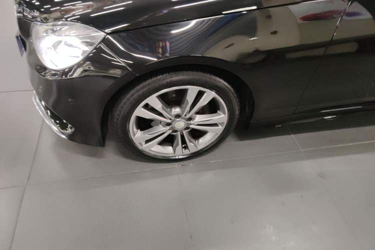 Used Mercedes-Benz E-Class 2015 Facelift E 200 L Sport Edition Exterior 4