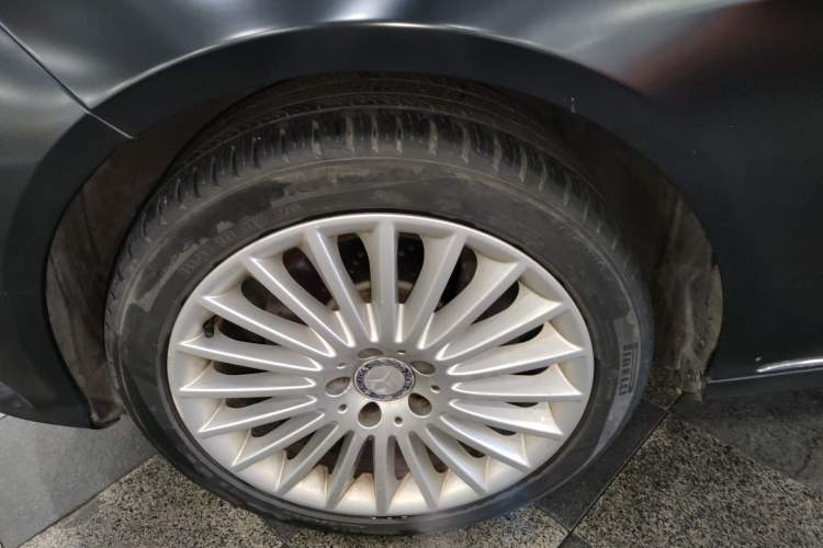 Used Mercedes-Benz E-Class 2015 E 200 L Exterior 4