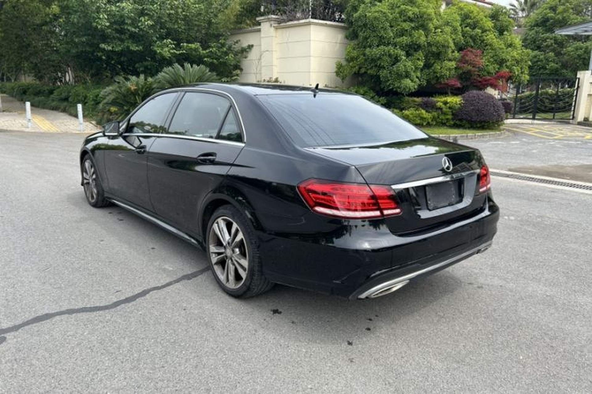 Used Mercedes-Benz E-Class 2015 Facelift E 200 L Sport Edition Exterior 4