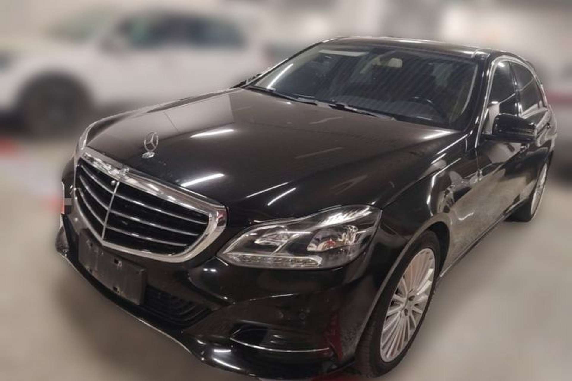 Used Mercedes-Benz E-Class 2015 E 200 L Front Left 45 Deg