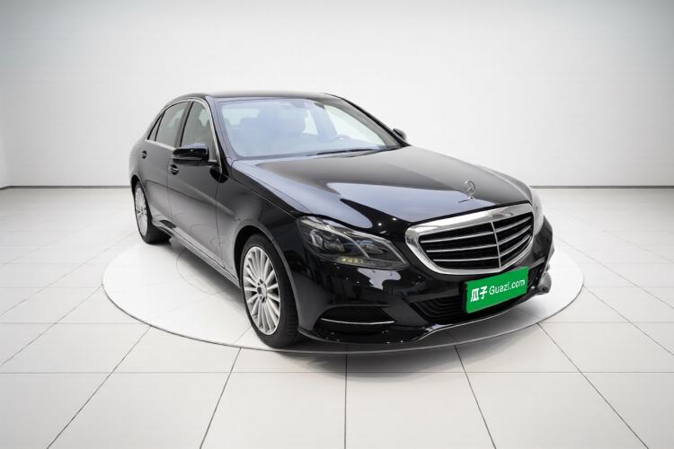 Used Mercedes-Benz E-Class 2015 E 200 L Front Right 45 Deg