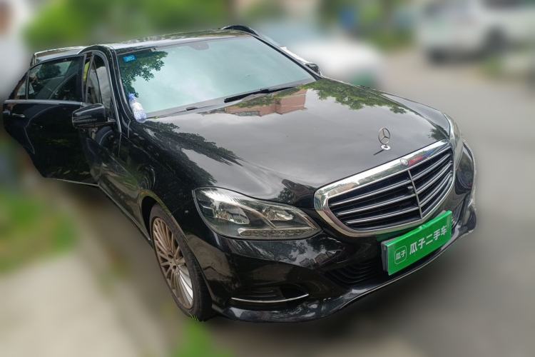 Used Mercedes-Benz E-Class 2015 Facelift E 200 L Front Right 45 Deg