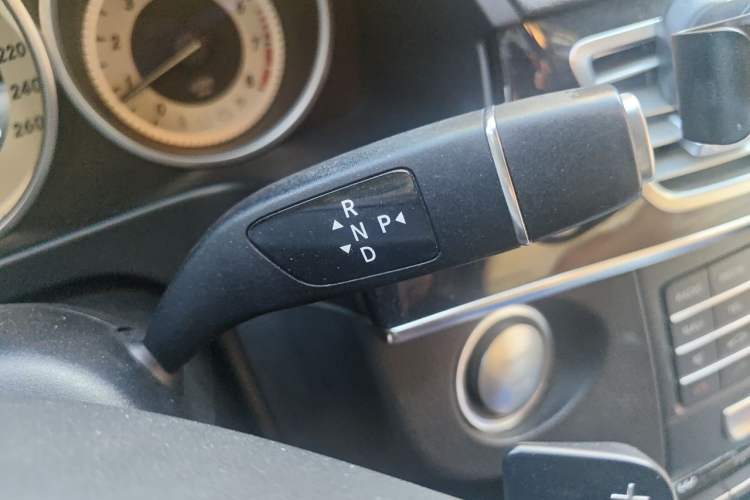 Used Mercedes-Benz E-Class 2015 Revised E 260 L Gear Lever