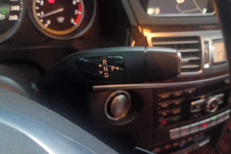 Used Mercedes-Benz E-Class 2015 E 320 L 4MATIC Gear Lever