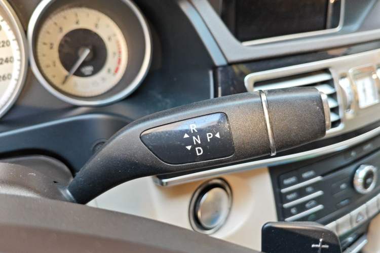 Used Mercedes-Benz E-Class 2015 Facelift E 200 L Gear Lever