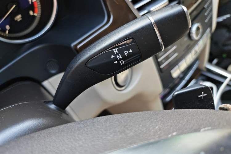 Used Mercedes-Benz E-Class 2015 E 200 L Gear Lever