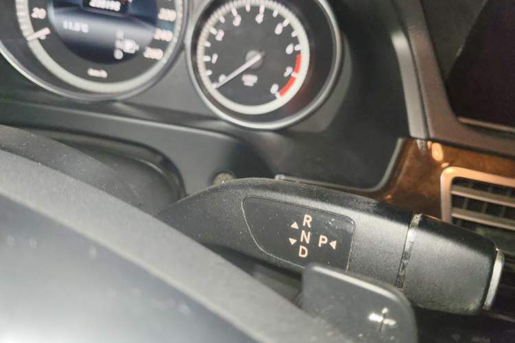 Used Mercedes-Benz E-Class 2015 Facelift E 200 L Gear Lever