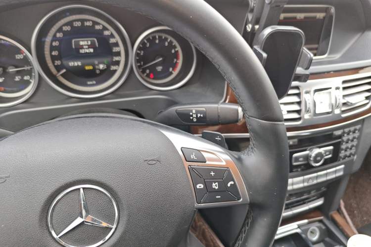 Used Mercedes-Benz E-Class 2015 E 200 L Gear Lever