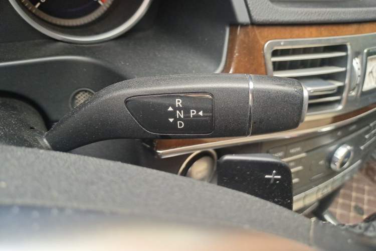 Used Mercedes-Benz E-Class 2015 Revised E 260 L Gear Lever