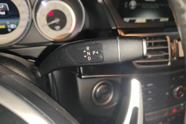 Used Mercedes-Benz E-Class 2015 Restyled E 260 L Sport Edition Gear Lever