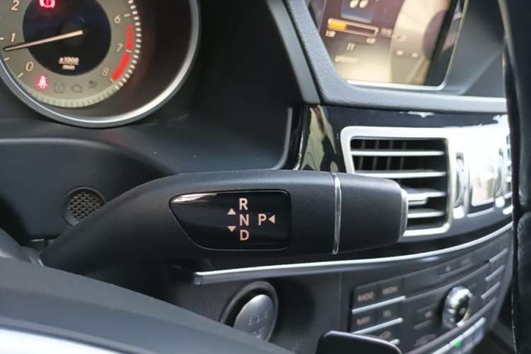 Used Mercedes-Benz E-Class 2015 Restyled E 260 L Sport Edition Gear Lever