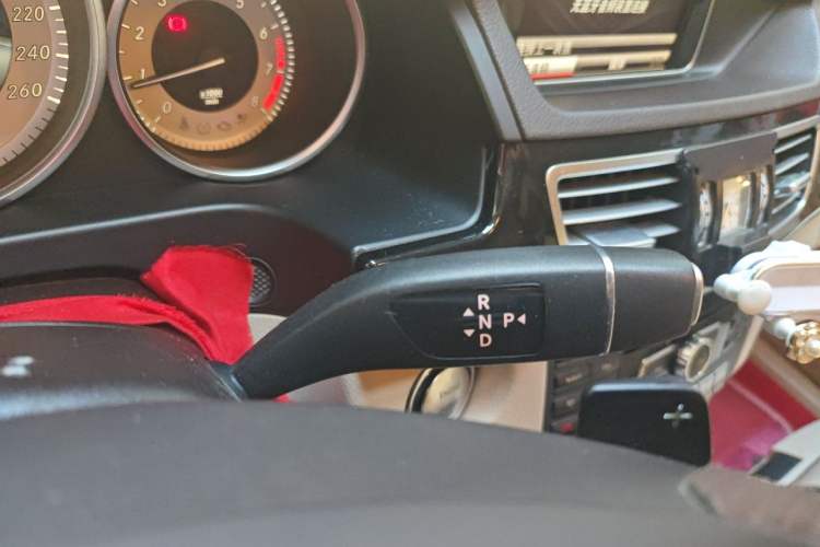 Used Mercedes-Benz E-Class 2015 Revised E 260 L Sporty and Stylish Edition Gear Lever
