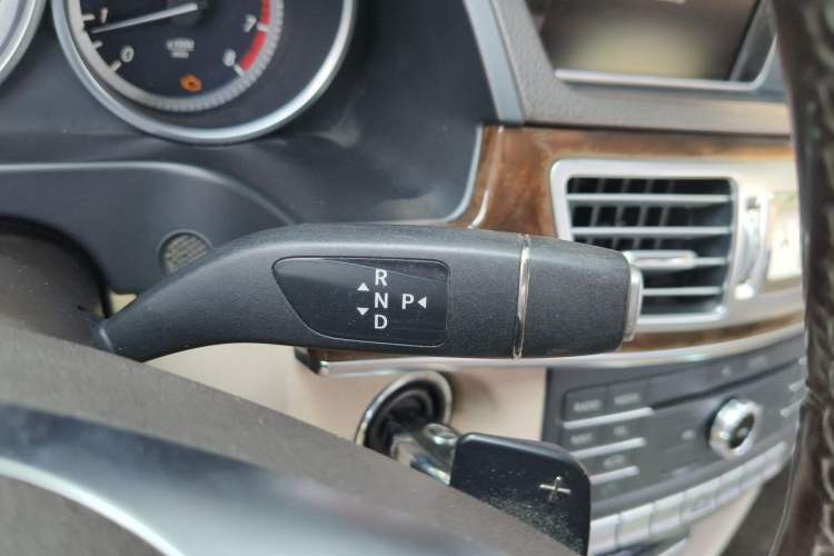 Used Mercedes-Benz E-Class 2015 E 200 L Gear Lever