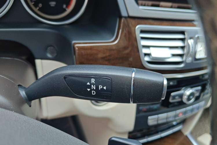 Used Mercedes-Benz E-Class 2015 Revised E 260 L Gear Lever