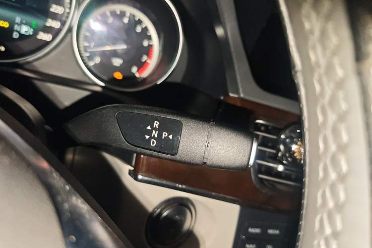 Used Mercedes-Benz E-Class 2015 Facelift E 200 L Gear Lever