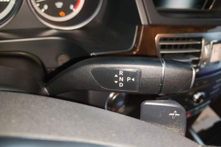 Used Mercedes-Benz E-Class 2015 Facelift E 200 L Gear Lever