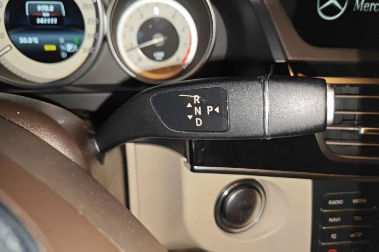 Used Mercedes-Benz E-Class 2015 Restyled E 260 L Sport Edition Gear Lever