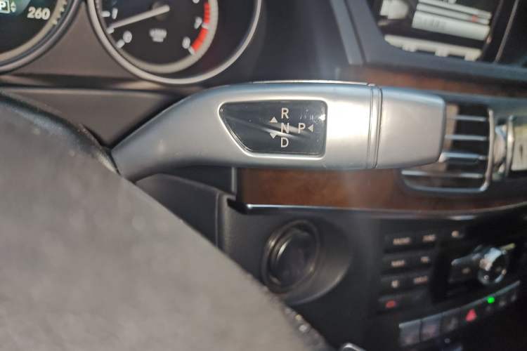 Used Mercedes-Benz E-Class 2015 E 320 L 4MATIC Gear Lever