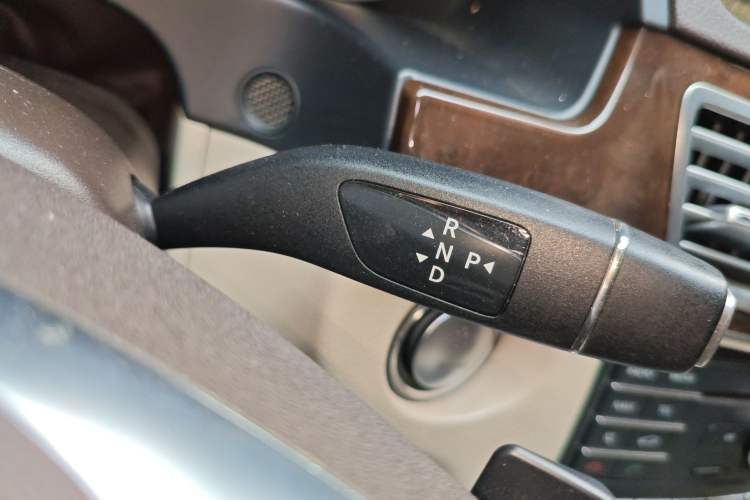 Used Mercedes-Benz E-Class 2015 Facelift E 200 L Gear Lever