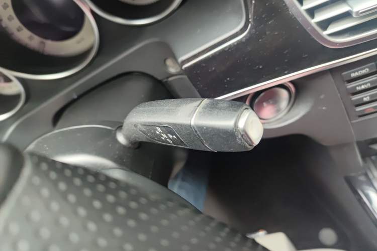 Used Mercedes-Benz E-Class 2015 E 260 L Sport & Fashion Model Gear Lever